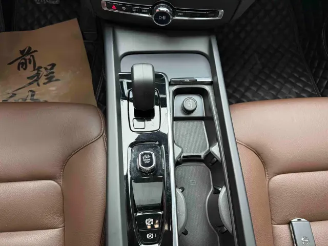Volvo S60 — Фото автомобиля 11