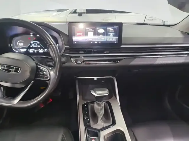 Geely Emgrand — Фото автомобиля 12