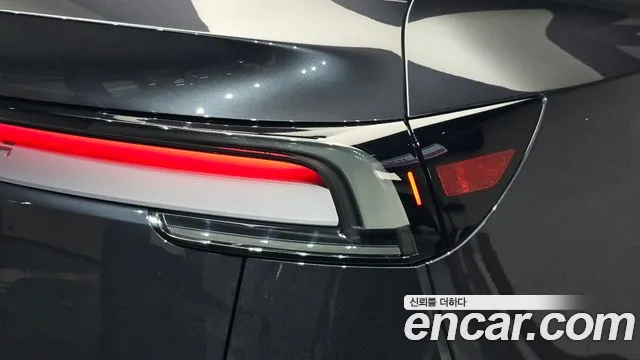 Tesla Model Y — Фото автомобиля 18
