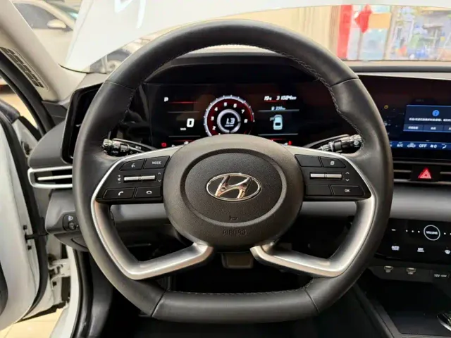 Hyundai Elantra — Фото автомобиля 11