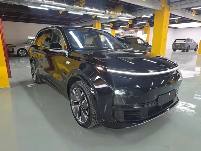 Li Auto L8 — Фото автомобиля 3