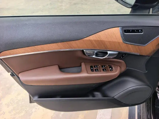 Volvo XC90 — Фото автомобиля 8