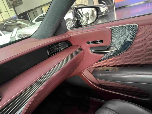 Lexus LS — Фото автомобиля 10