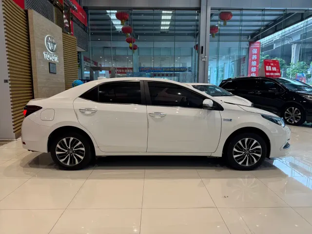 Toyota Corolla Twin Engine E+ — Фото автомобиля 5