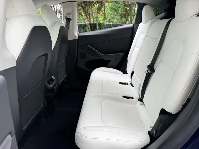 Tesla Model Y — Фото автомобиля 12