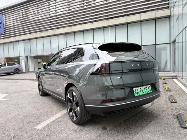Volvo XC70 Plug-in Hybrid — Фото автомобиля 6