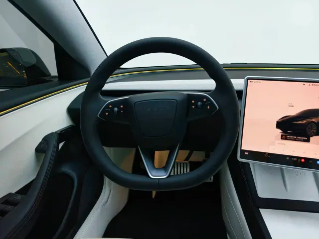 Tesla Model 3 — Фото автомобиля 17