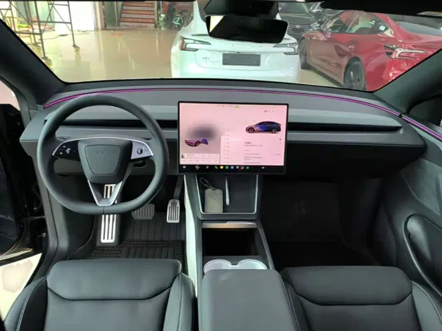 Tesla Model Y L — Фото автомобиля 9