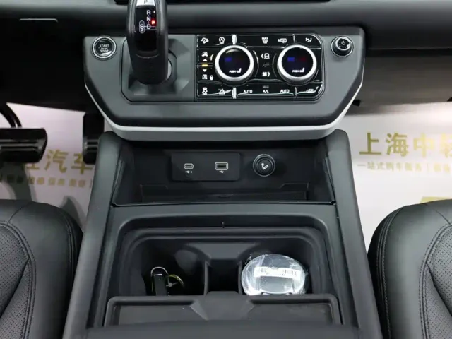 Land Rover Defender — Фото автомобиля 16