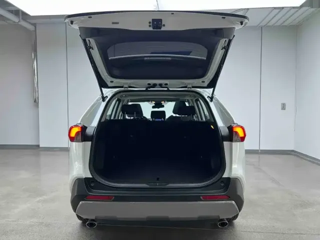 Toyota RAV4 Rongfang 2022 Hybrid 2.5L E-CVT 2WD Elite Edition — Фото автомобиля 16
