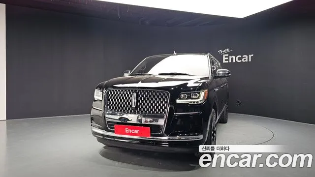 Lincoln Navigator 4th Gen — Фото автомобиля 3
