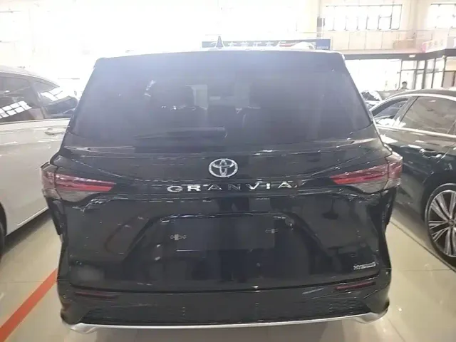 Toyota Granvia — Фото автомобиля 5