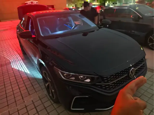 Volkswagen Passat — Фото автомобиля 2