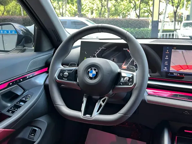 BMW 5 Series — Фото автомобиля 6
