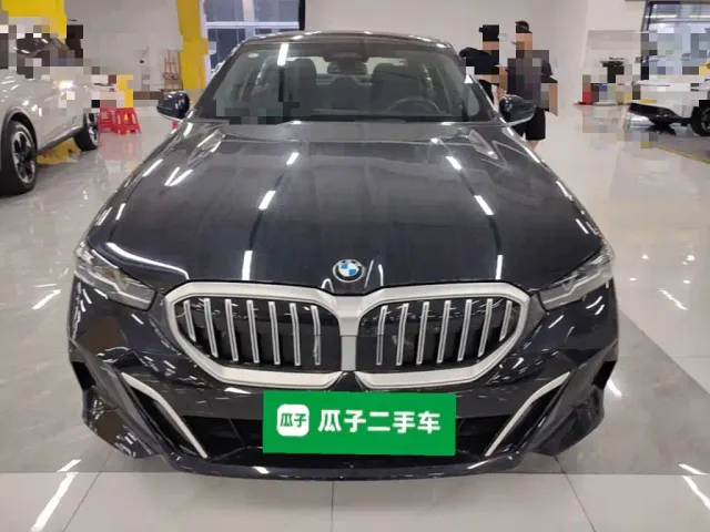 BMW 5 Series — Фото автомобиля 2