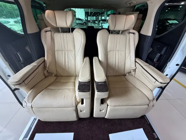 Toyota Vellfire — Фото автомобиля 18