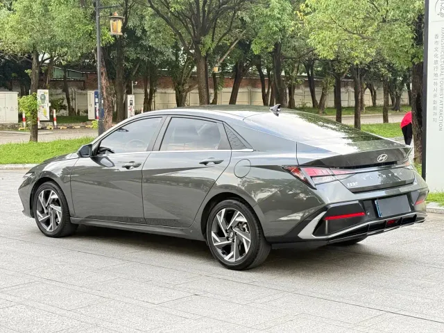 Hyundai Elantra — Фото автомобиля 6