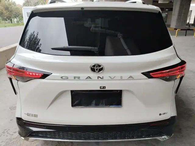Toyota Granvia — Фото автомобиля 5