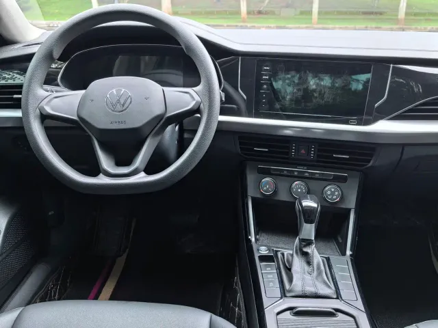 Volkswagen Passat — Фото автомобиля 14