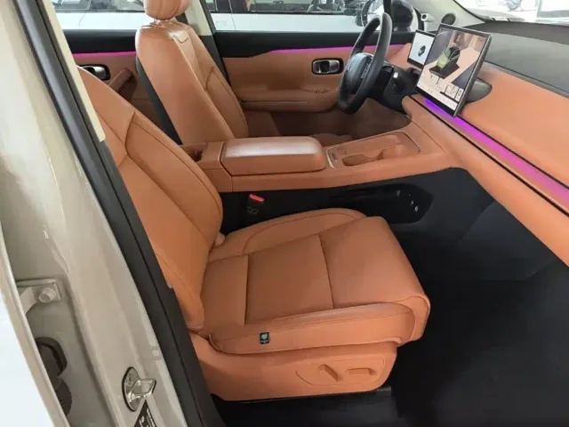 Leapmotor C10 — Фото автомобиля 24