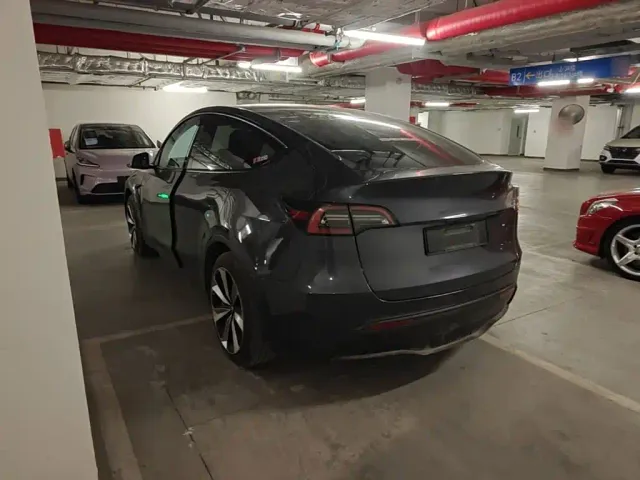 Tesla Model Y — Фото автомобиля 4