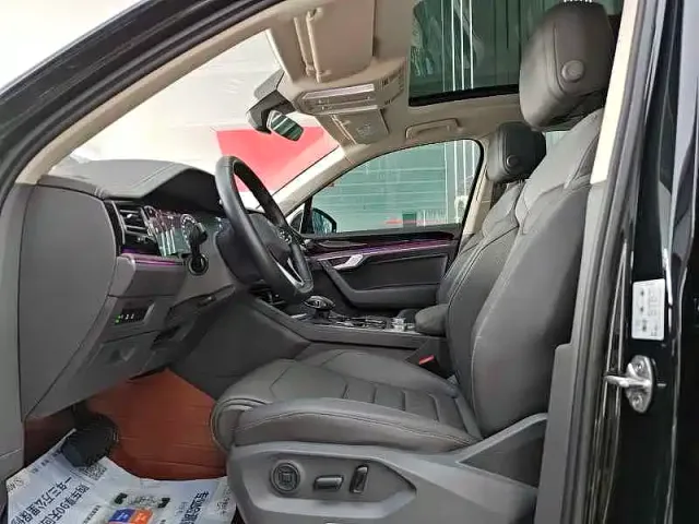 Volkswagen Touareg — Фото автомобиля 14