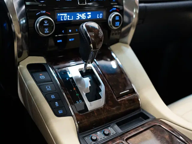 Toyota Alphard — Фото автомобиля 11