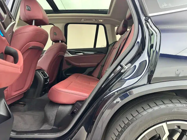 BMW iX3 — Фото автомобиля 9