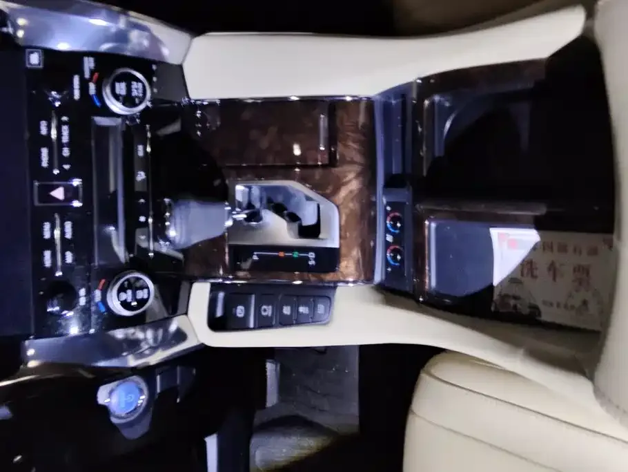 Toyota Alphard 2021 Hybrid 2.5L Luxury — Фото автомобиля 16