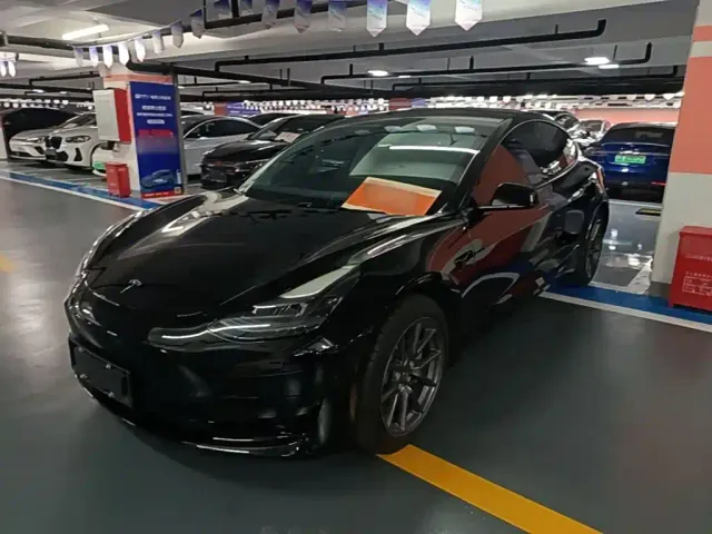 Фотография автомобиля — Tesla Model 3
