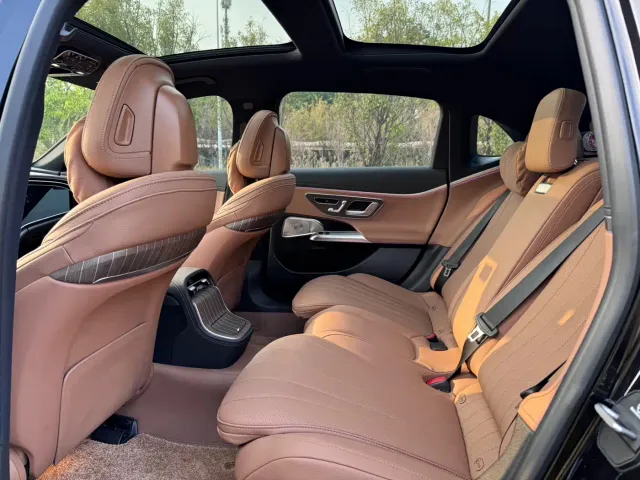 Mercedes-Benz E-Class — Фото автомобиля 6