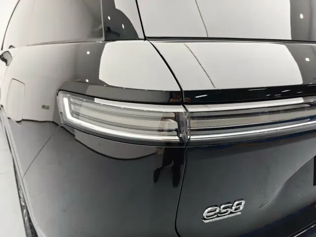 Nio ES8 — Фото автомобиля 16