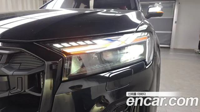 Audi SQ7 — Фото автомобиля 22