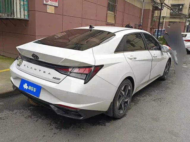 Hyundai Elantra — Фото автомобиля 3