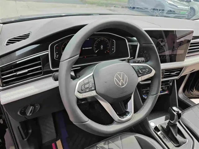 Volkswagen Tiguan L — Фото автомобиля 14