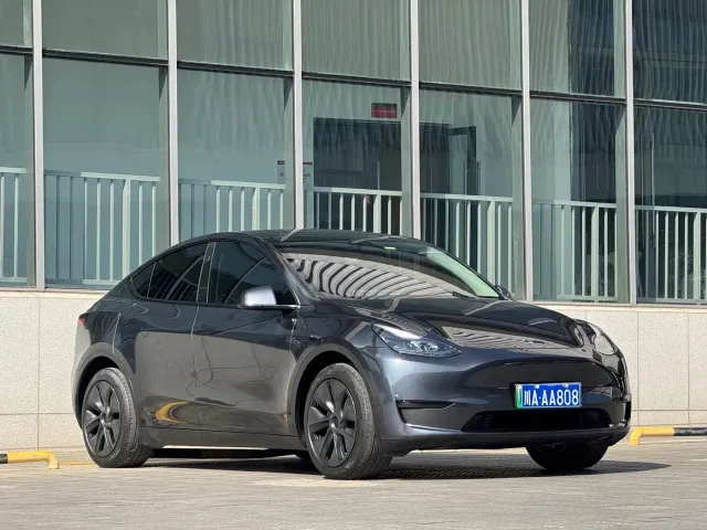 Фотография автомобиля — Tesla Model Y