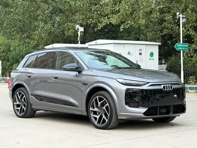 Audi Q6L e-tron — Фото автомобиля 3
