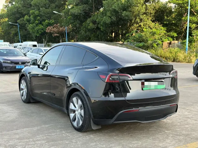 Tesla Model Y — Фото автомобиля 7