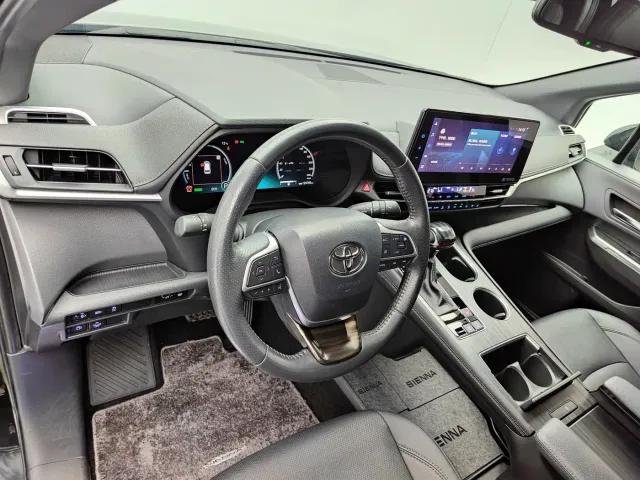 Toyota Sienna — Фото автомобиля 10