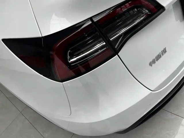 Tesla Model Y — Фото автомобиля 5