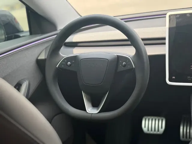 Tesla Model 3 — Фото автомобиля 15