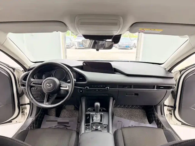 Mazda Axela — Фото автомобиля 9