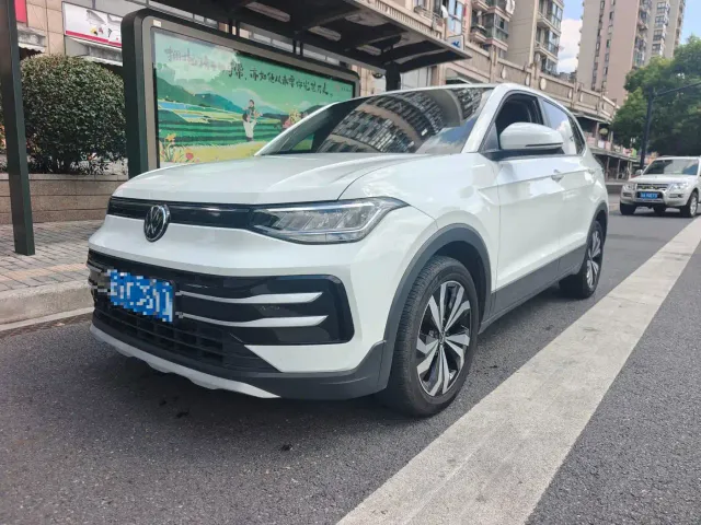 Фотография автомобиля — Volkswagen Tharu