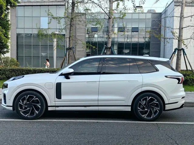 Lynk & Co 09 EM-P — Фото автомобиля 4
