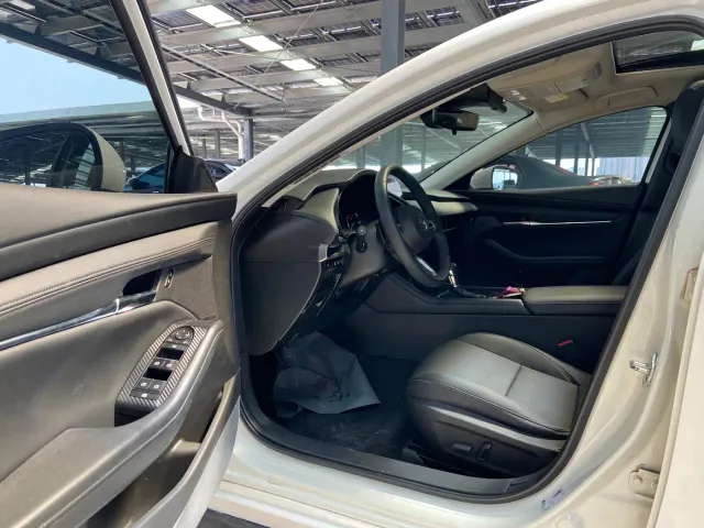 Mazda Axela — Фото автомобиля 7