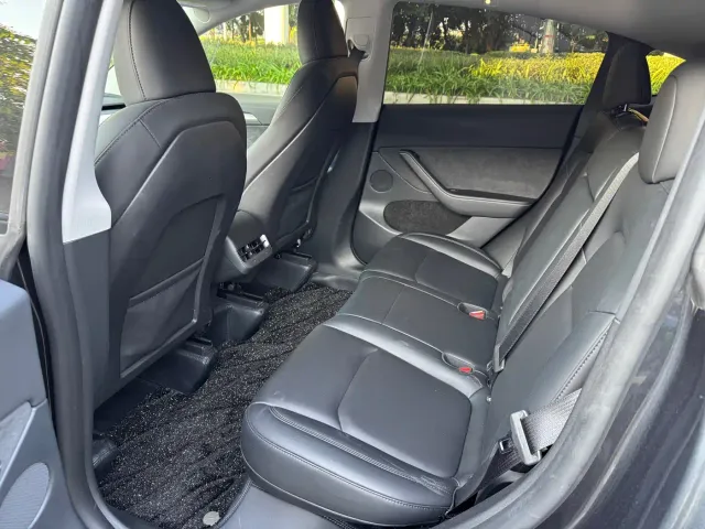 Tesla Model Y — Фото автомобиля 9