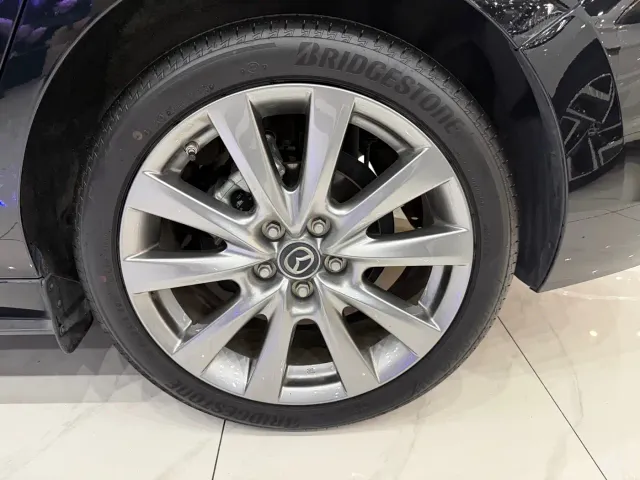 Mazda Axela — Фото автомобиля 19