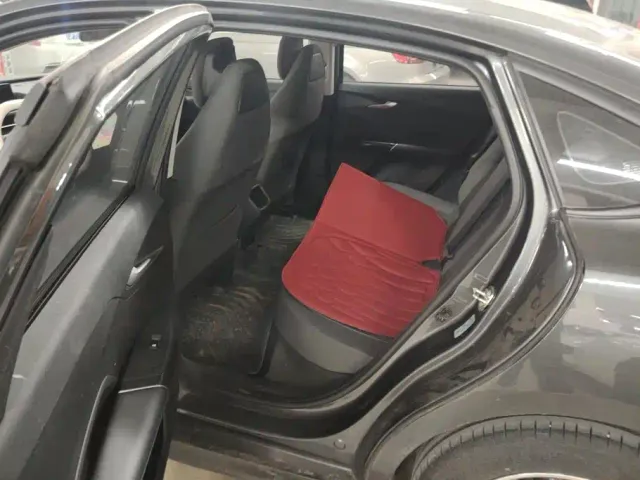 Changan Qiyuan A05 — Фото автомобиля 11