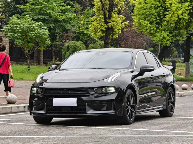 Фотография автомобиля — Lynk & Co 03