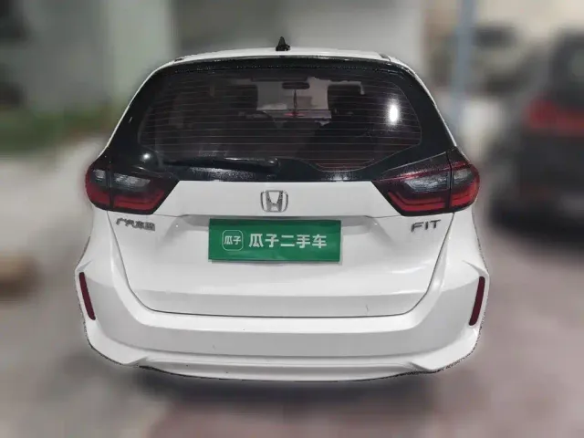 Honda Fit — Фото автомобиля 3
